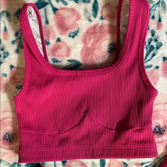 Year of Ours Vibrant Pink workout Set - Picture 3 of 4